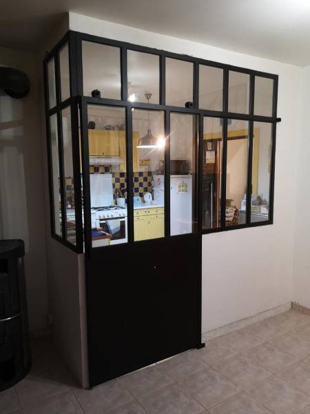 verrière intérieur noir style industriel